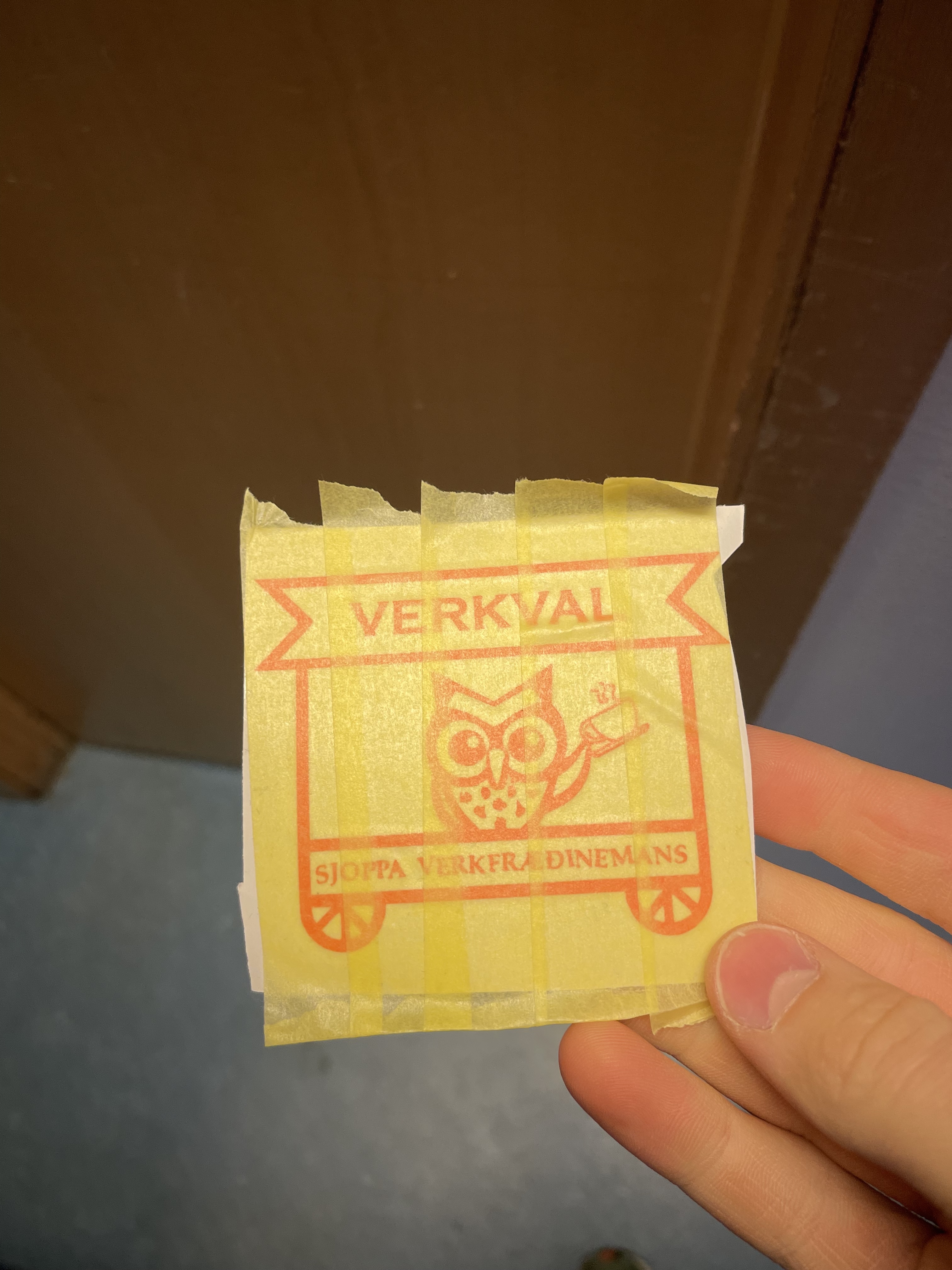 Mynd af teipuðum límmiða
